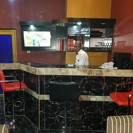 The Resident Hotel Owerri Екстериор снимка