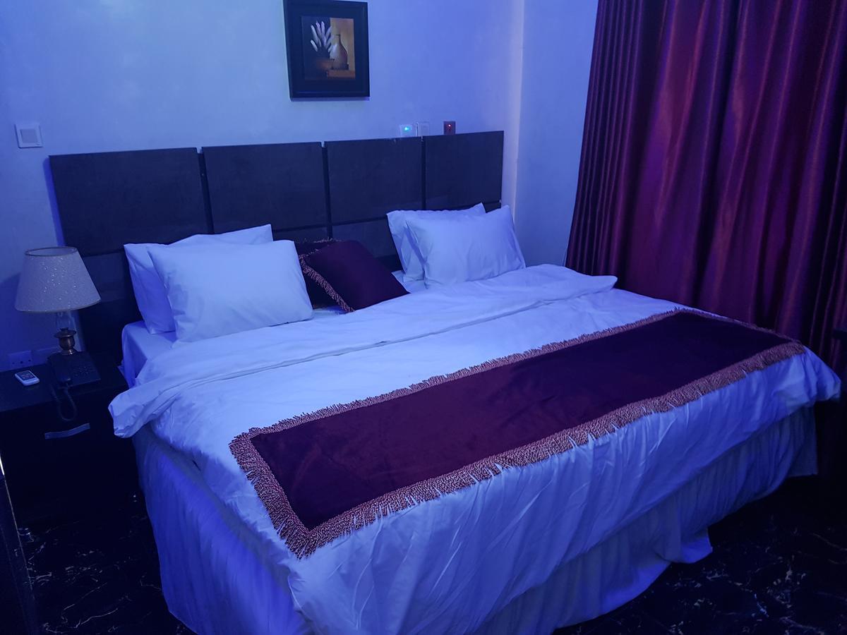 The Resident Hotel Owerri Екстериор снимка